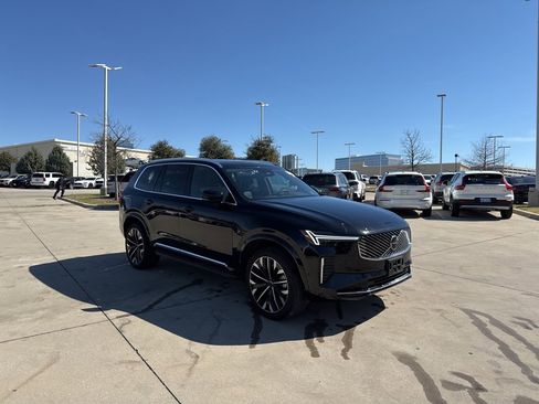 Certified 2025 Volvo XC90 B5 Plus image 3