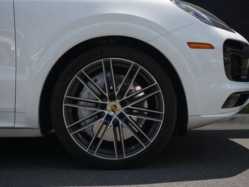 Used 2023 Porsche Cayenne Turbo AWD/4WD image 11