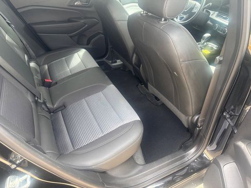 Used 2025 Chevrolet Trax LT w/ LT Convenience Package FWD image 13