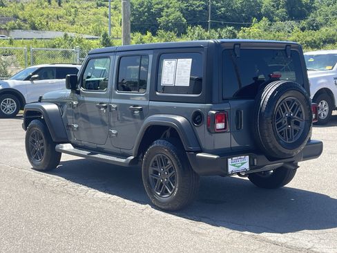 Used 2024 Jeep Wrangler Unlimited Sport AWD/4WD image 7