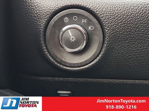 Used 2017 Lincoln Navigator Select image 22