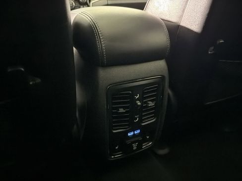 Used 2020 Jeep Grand Cherokee Overland AWD/4WD image 31