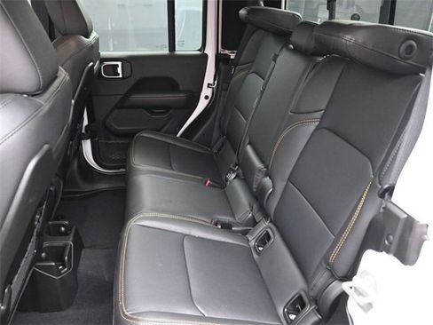 New 2025 Jeep Gladiator Sport w/ Premium Package image 18