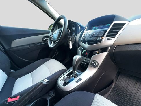 Used 2015 Chevrolet Cruze LS FWD image 32