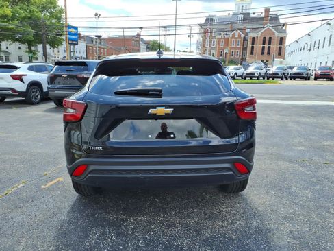 Used 2025 Chevrolet Trax LS FWD image 6