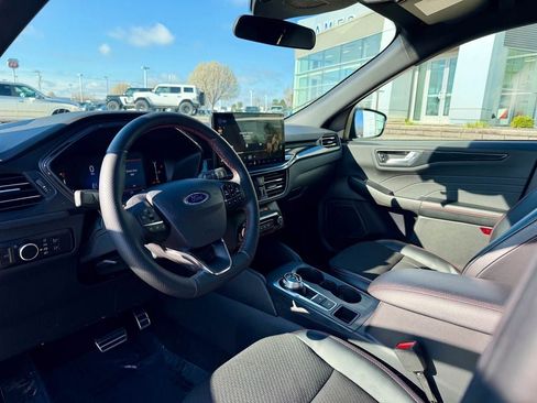 Used 2024 Ford Escape ST-Line w/ Tech Pack #1 AWD/4WD image 9