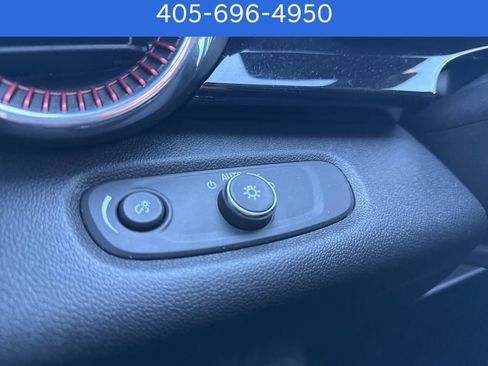 Used 2025 Chevrolet Trax RS w/ Driver Confidence Package image 32