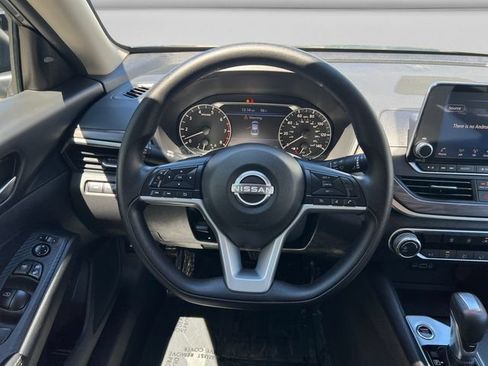 Used 2025 Nissan Altima 2.5 SV FWD image 13