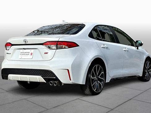 Used 2022 Toyota Corolla SE w/ SE Premium Package image 12