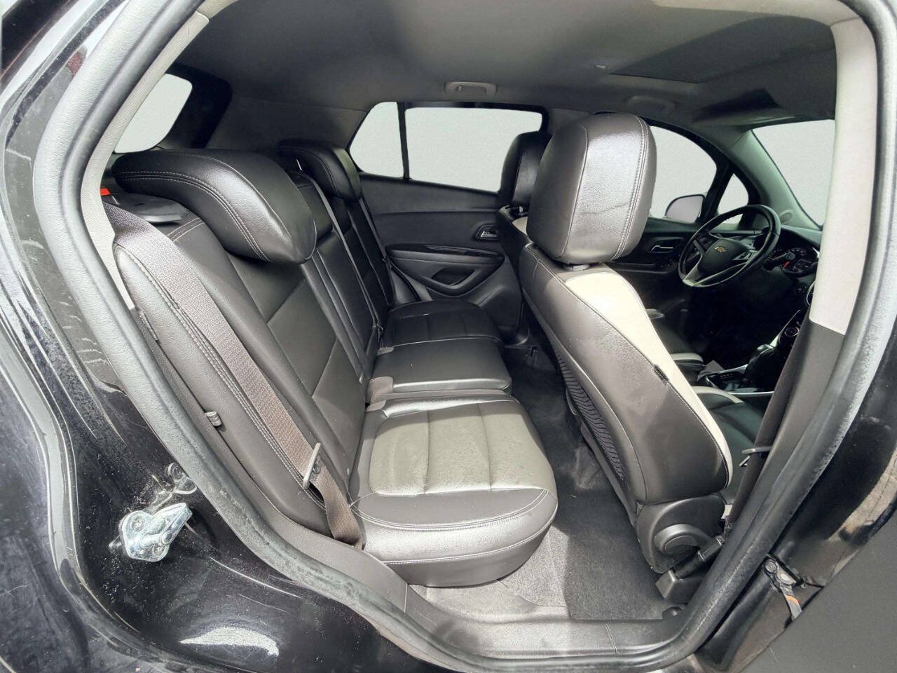 Used 2018 Chevrolet Trax Premier w/ Midnight Edition FWD image 26