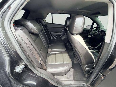 Used 2018 Chevrolet Trax Premier w/ Midnight Edition FWD image 26