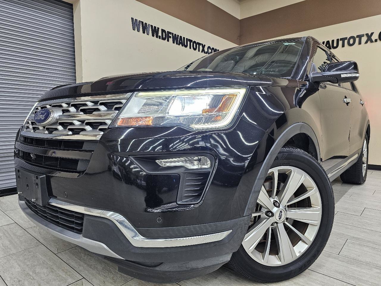 Used 2019 Ford Explorer Limited w/ Class III Trailer Tow Package FWD image 1