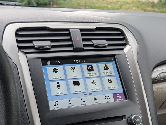Used 2017 Ford Fusion SE FWD image 22