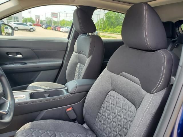 Used 2025 Nissan Kicks SV w/ SV Premium Package AWD/4WD image 11