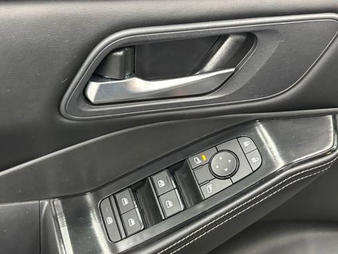 Used 2025 Nissan Rogue SV AWD/4WD image 15