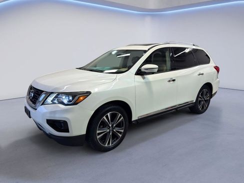Used 2017 Nissan Pathfinder Platinum AWD/4WD image 3