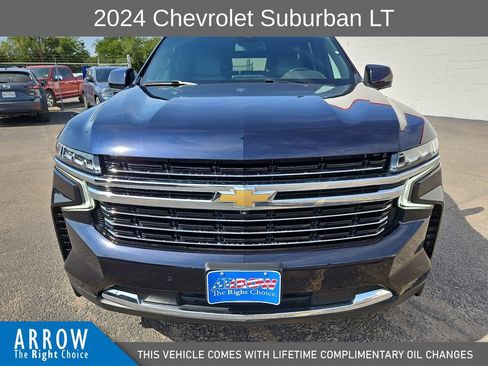 Used 2024 Chevrolet Suburban LT w/ Luxury Package AWD/4WD image 3