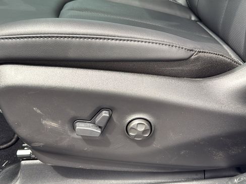 New 2026 Chrysler Pacifica Select image 11