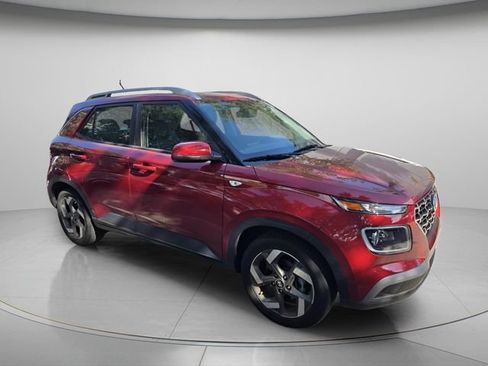 Used 2024 Hyundai Venue Limited FWD image 4