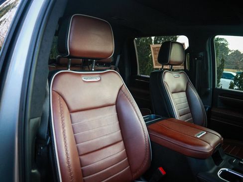 Used 2025 GMC Sierra 2500 Denali Ultimate image 33