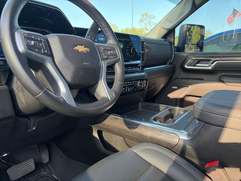 Used 2025 Chevrolet Silverado 3500 LTZ w/ LTZ Convenience Package AWD/4WD image 24