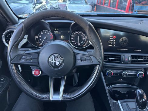 Used 2017 Alfa Romeo Giulia Quadrifoglio image 11