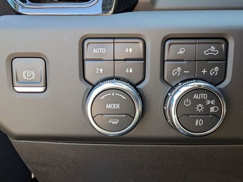Used 2022 GMC Sierra 1500 AT4 w/ AT4 Preferred Package AWD/4WD image 30