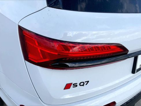 Used 2025 Audi SQ7 Premium Plus w/ Executive Package image 24