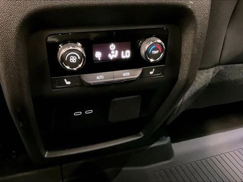 Used 2026 Chevrolet Traverse RS AWD/4WD image 34