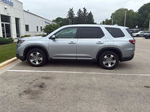 Used 2025 Honda Pilot EX-L image 12
