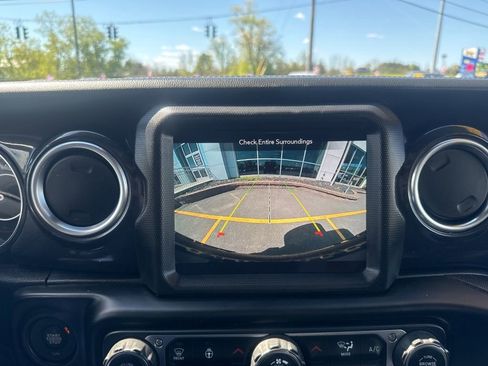 Used 2022 Jeep Wrangler Unlimited Rubicon w/ Dual Top Group AWD/4WD image 34