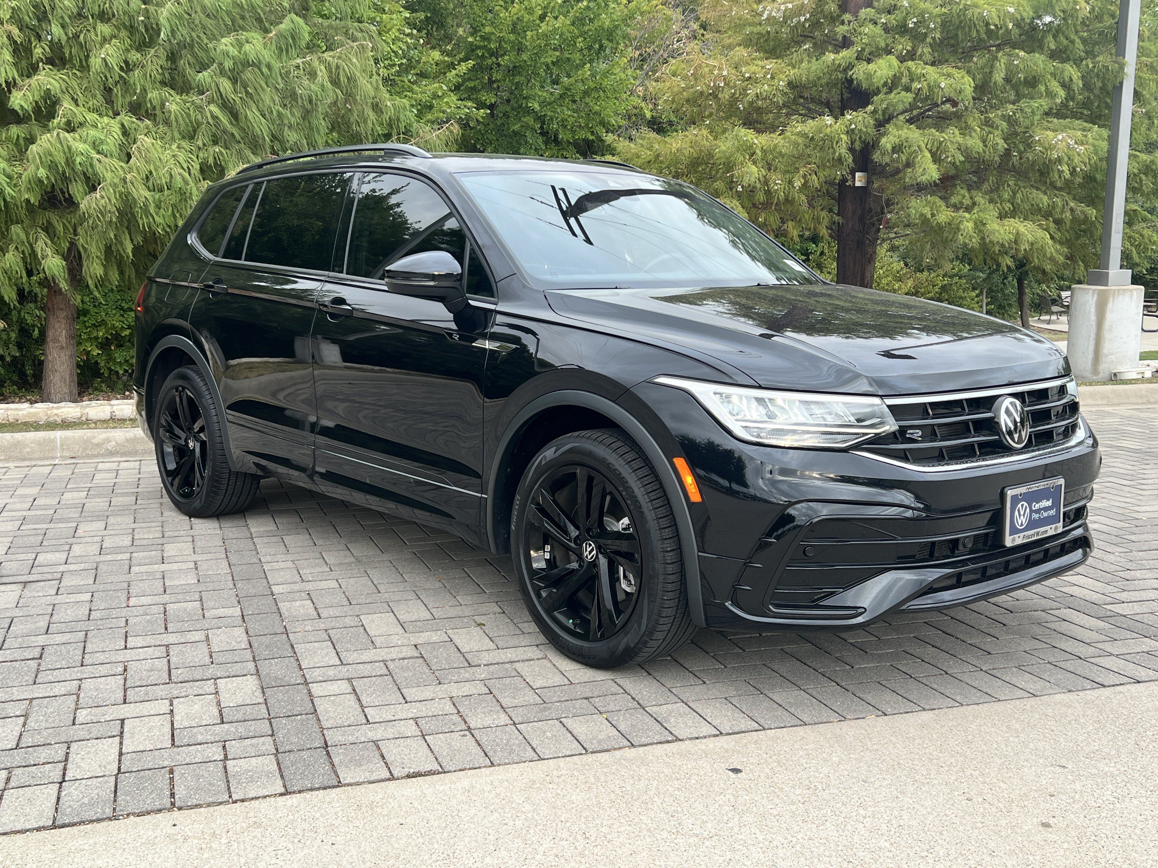 Certified 2023 Volkswagen Tiguan SE R-Line FWD image 2