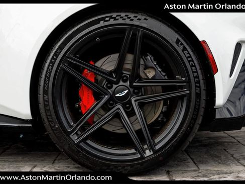 Used 2025 Aston Martin V8 Vantage Coupe image 39