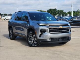 Used 2024 Chevrolet Traverse LT FWD video 2