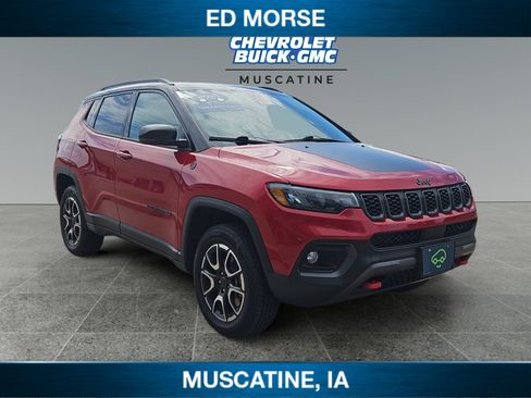 Used 2025 Jeep Compass Trailhawk AWD/4WD image 7
