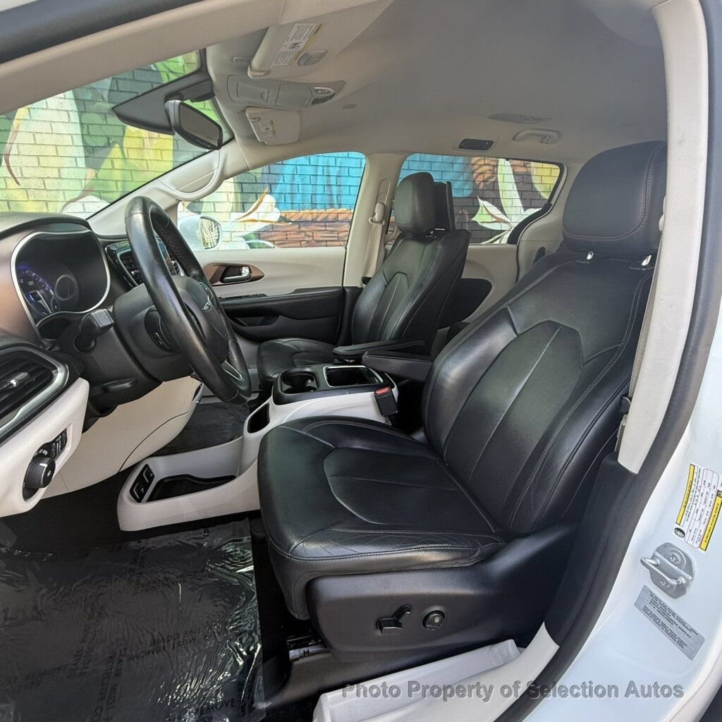 Used 2017 Chrysler Pacifica Touring-L Plus FWD image 36