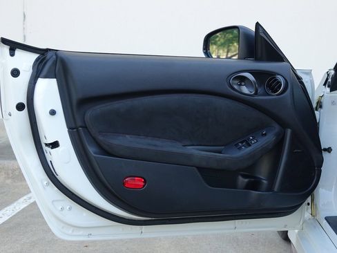 Used 2018 Nissan 370Z NISMO image 34