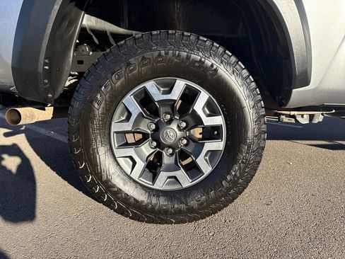 Used 2022 Toyota Tacoma TRD Off-Road image 36