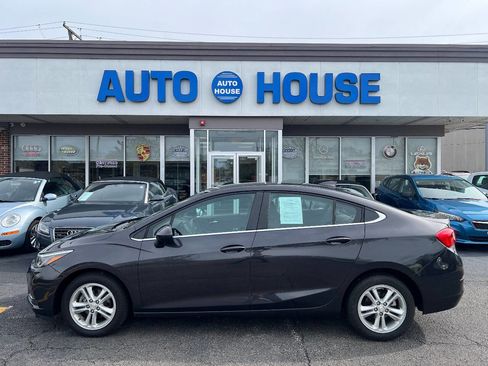 Used 2017 Chevrolet Cruze LT image 8