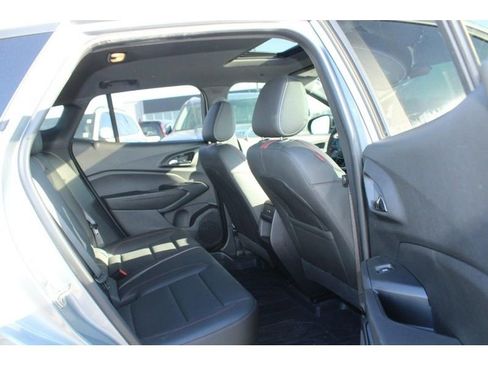 Used 2024 Chevrolet Trax RS w/ Sunroof Package image 11