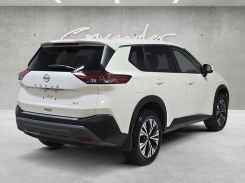 Used 2023 Nissan Rogue SV image 16
