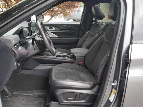 Certified 2025 Ford Explorer ST AWD/4WD image 3