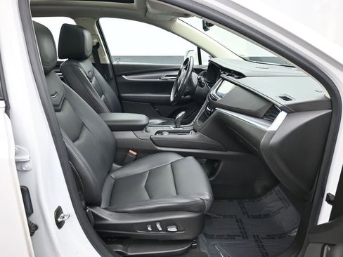 Used 2018 Cadillac XT5 Luxury w/ LPO, Sport Package image 32