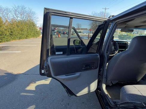 Used 1998 Jeep Cherokee Sport image 22