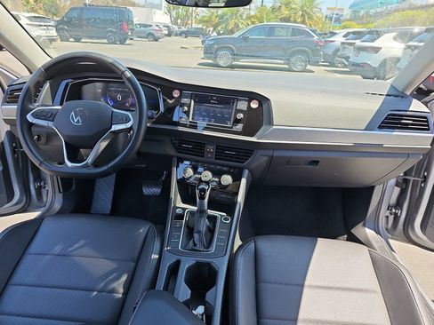 Used 2024 Volkswagen Jetta SE FWD image 12