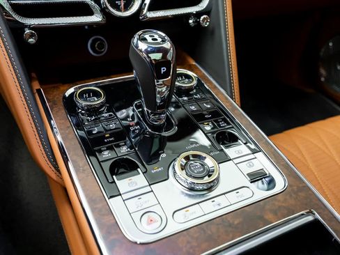 Used 2023 Bentley Flying Spur W12 image 21