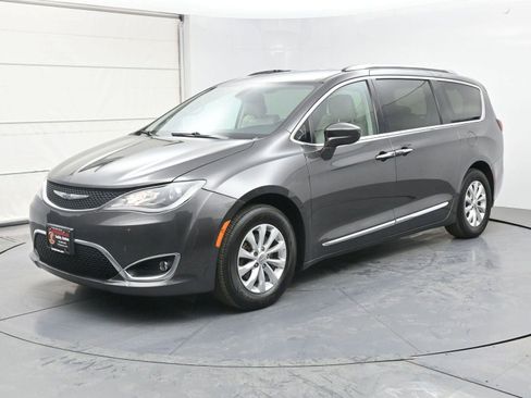 Used 2019 Chrysler Pacifica Touring-L image 1