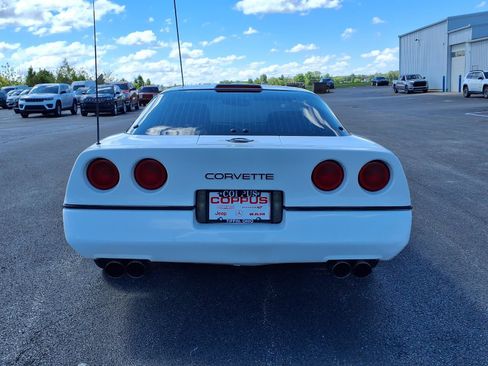 Used 1990 Chevrolet Corvette Coupe RWD image 6