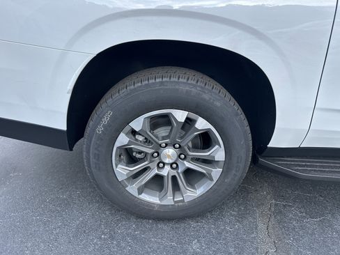 New 2025 Chevrolet Suburban LS image 15