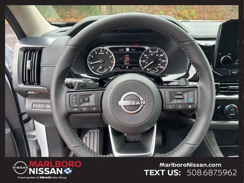 New 2025 Nissan Pathfinder SL image 32